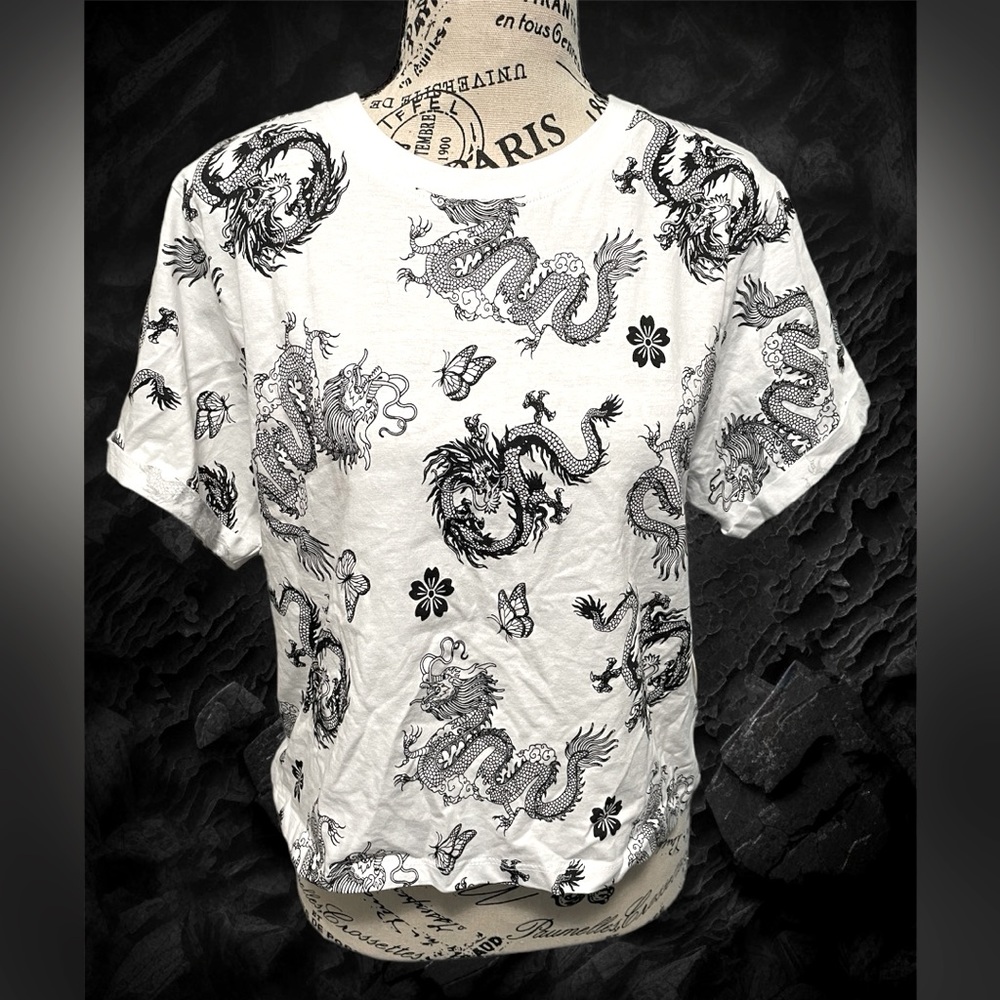 🔥 Dragon cropped shirt 🔥